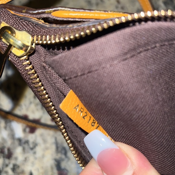 Authentic Louis Vuitton Monogram Pallas Clutch/Crossbody Safran - Picture 3 of 3